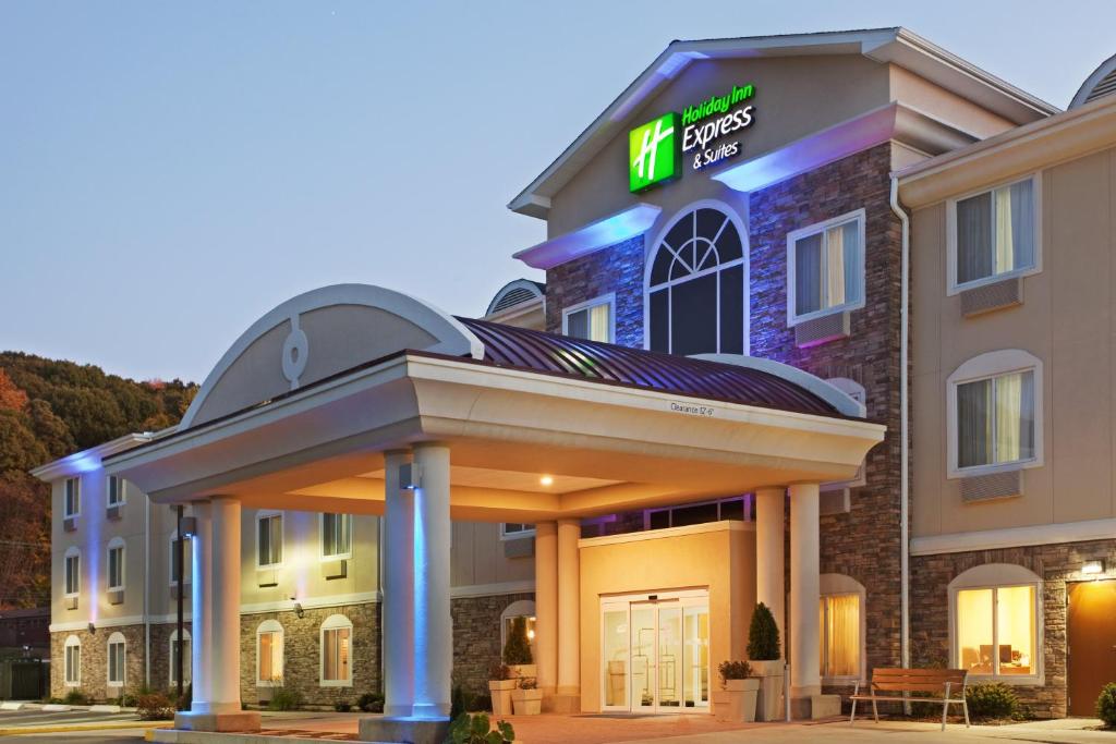 Holiday Inn Express & Suites Meriden, an IHG Hotel