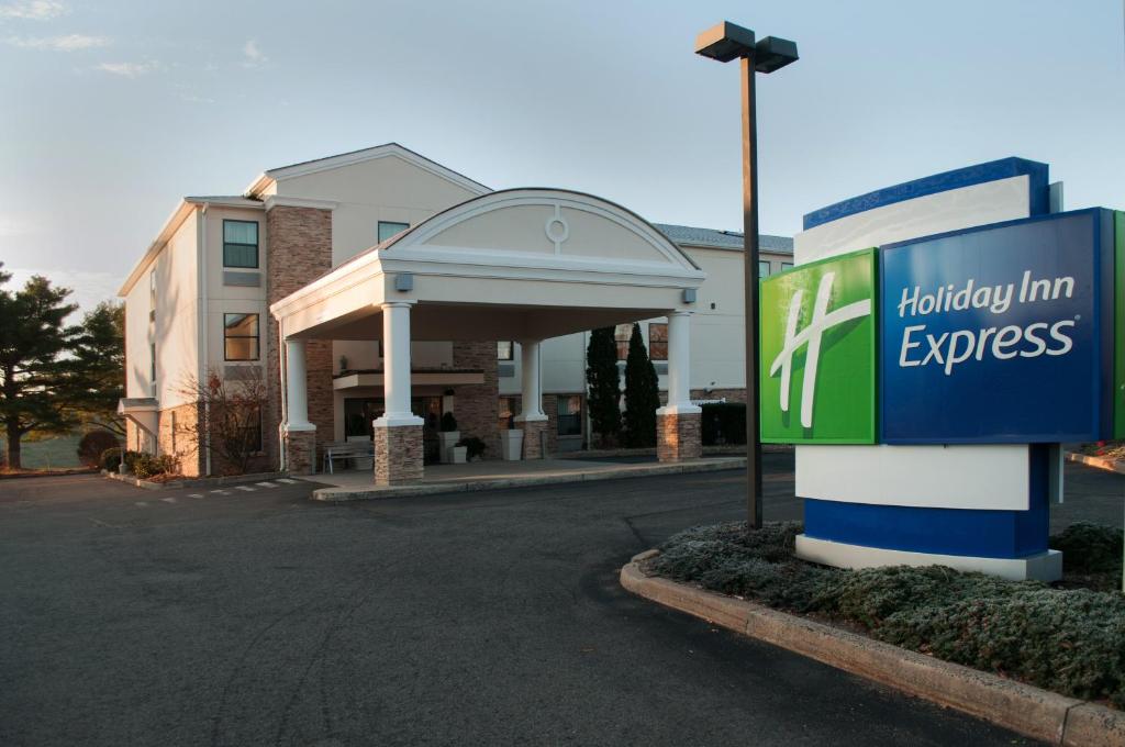 Holiday Inn Express Vernon - Manchester, an IHG Hotel